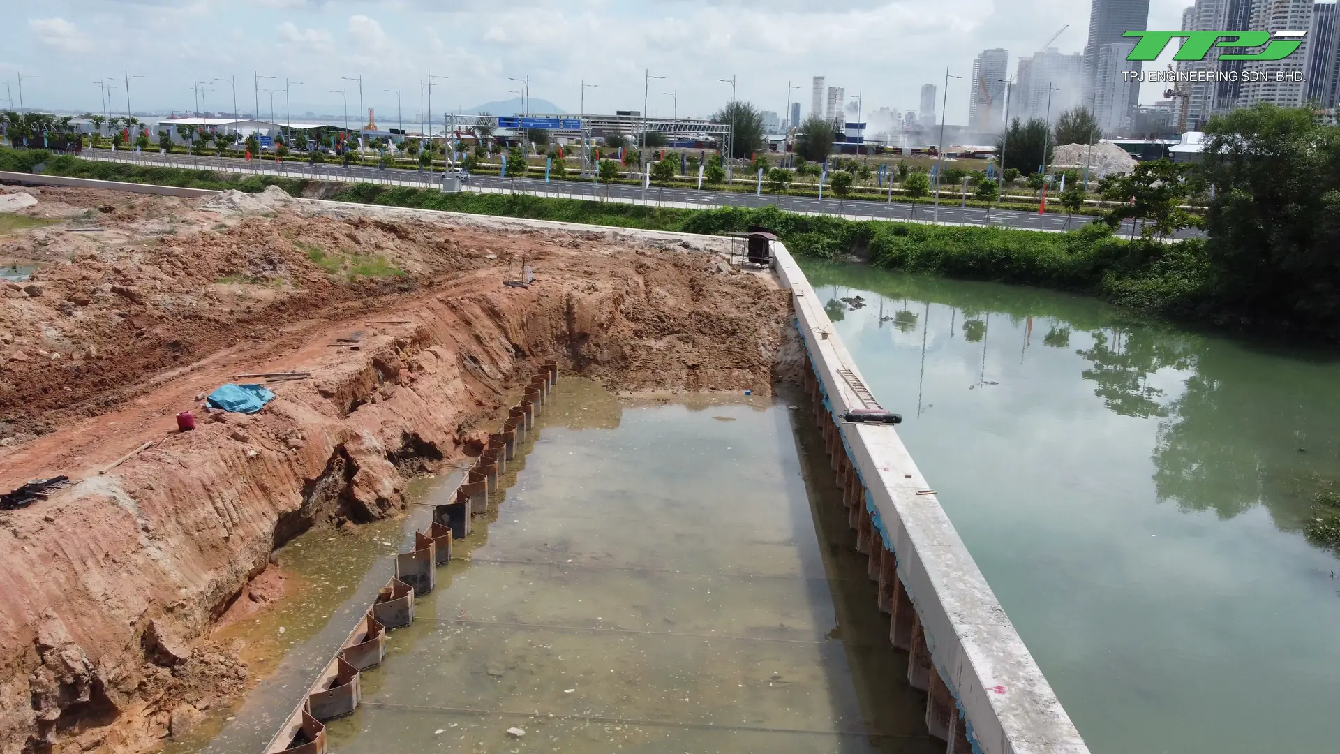 Water-filled excavation between temporary sheet piles and the Water Body A perimeter wall
